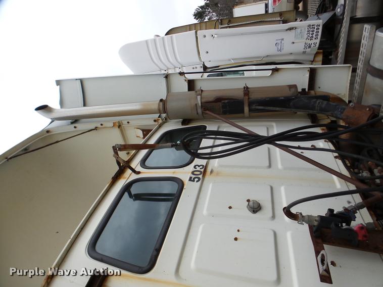 image for item DA7253 1997 Ford AT9513 Aeromax 113 semi truck