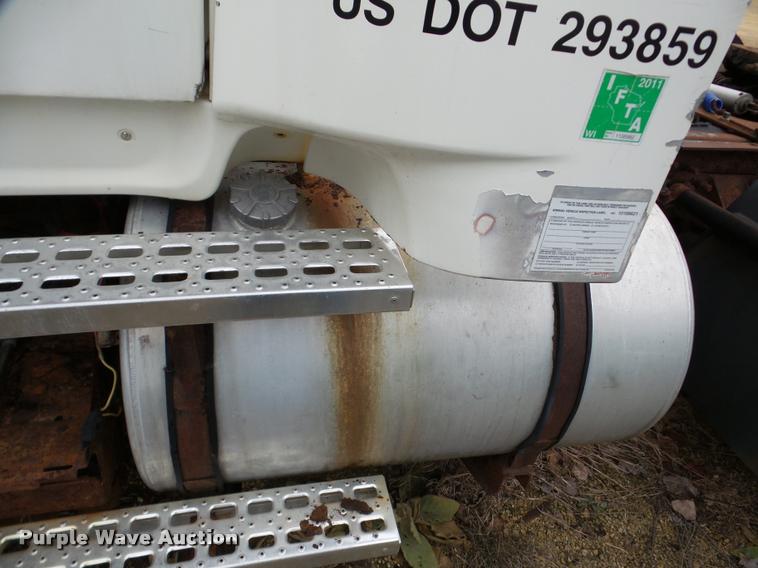 image for item DA7253 1997 Ford AT9513 Aeromax 113 semi truck