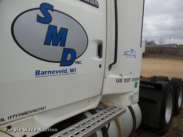 image for item DA7253 1997 Ford AT9513 Aeromax 113 semi truck