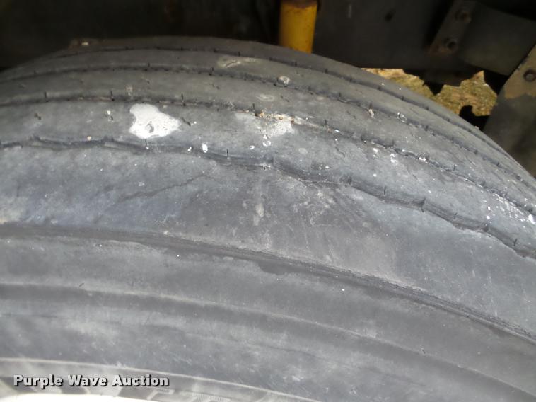 image for item DA7253 1997 Ford AT9513 Aeromax 113 semi truck