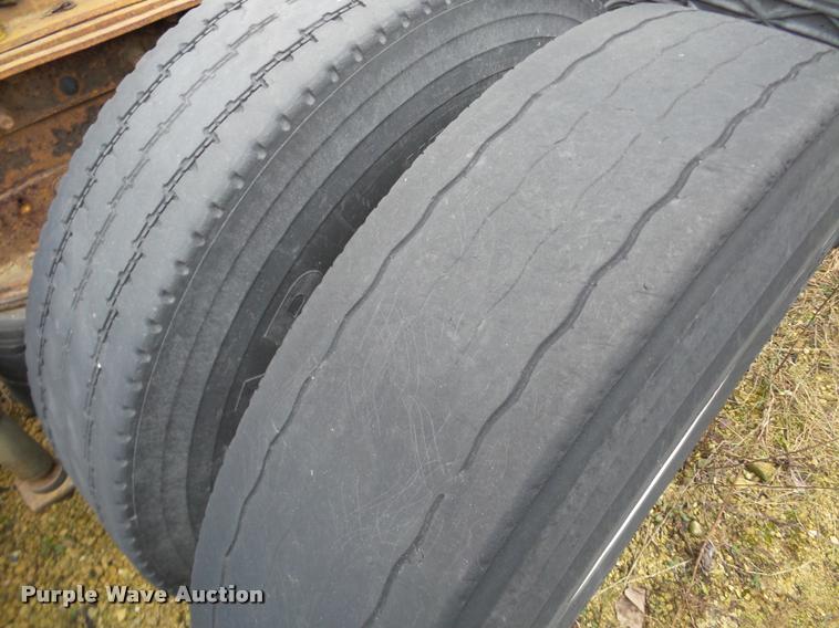 image for item DA7253 1997 Ford AT9513 Aeromax 113 semi truck