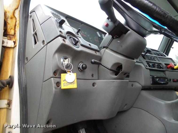 image for item DA7253 1997 Ford AT9513 Aeromax 113 semi truck