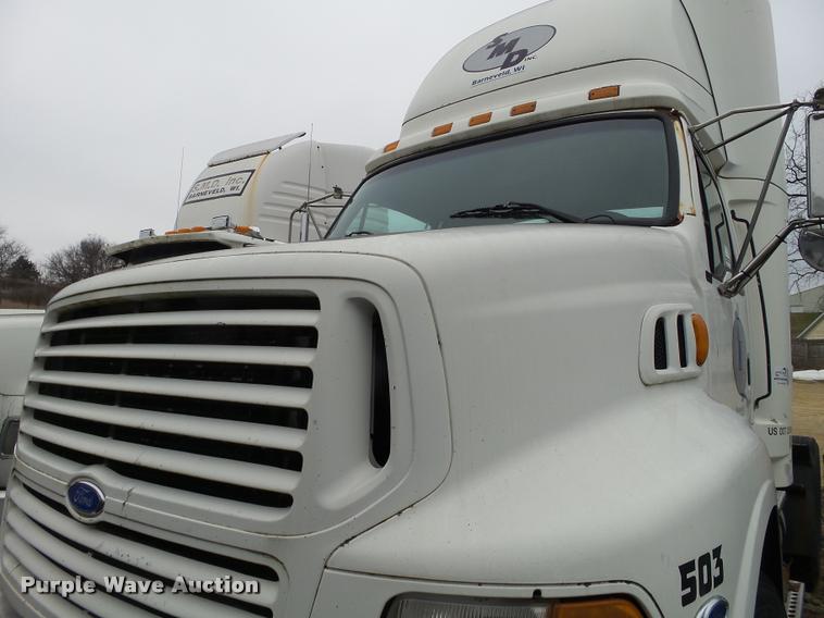 image for item DA7253 1997 Ford AT9513 Aeromax 113 semi truck