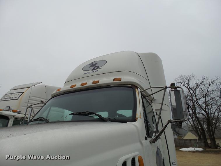 image for item DA7253 1997 Ford AT9513 Aeromax 113 semi truck