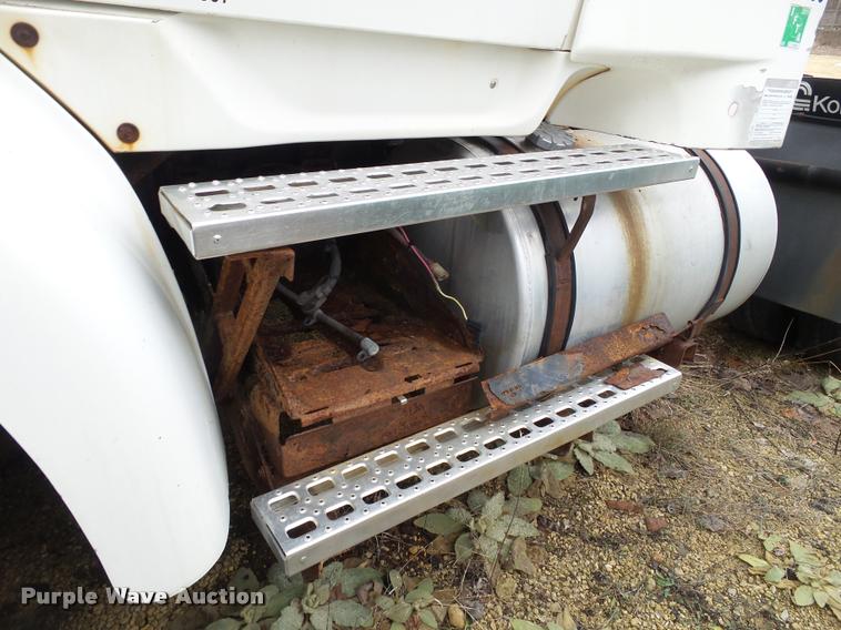 image for item DA7253 1997 Ford AT9513 Aeromax 113 semi truck