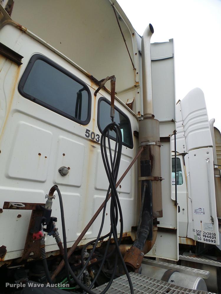 image for item DA7253 1997 Ford AT9513 Aeromax 113 semi truck