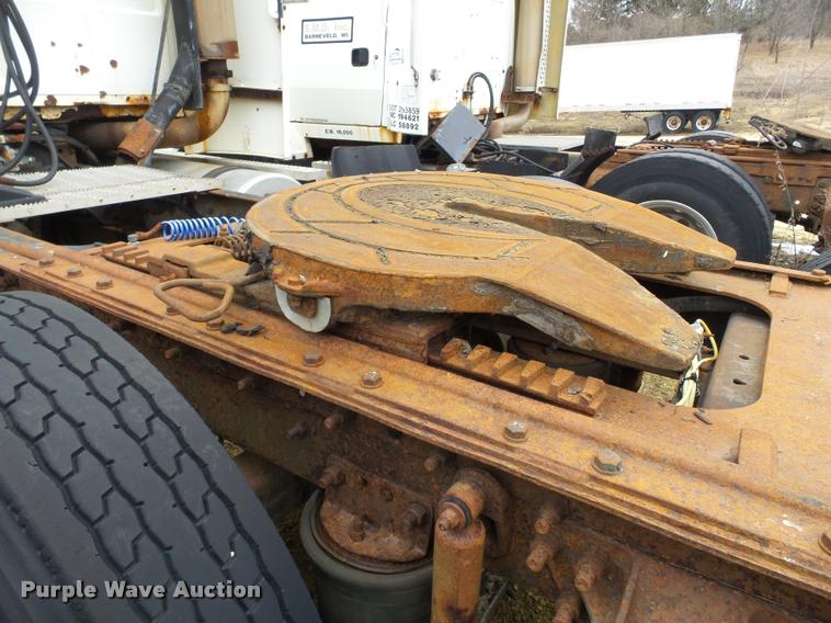 image for item DA7253 1997 Ford AT9513 Aeromax 113 semi truck