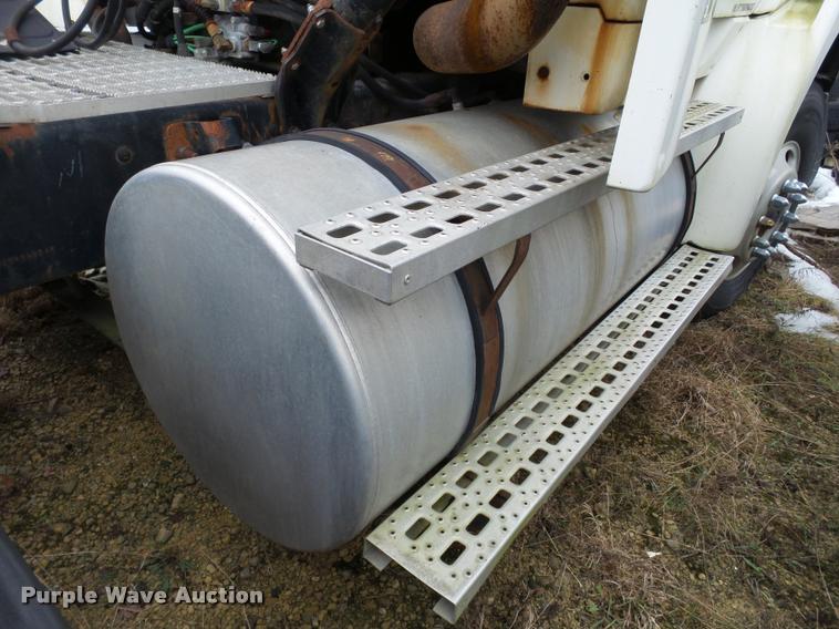 image for item DA7253 1997 Ford AT9513 Aeromax 113 semi truck