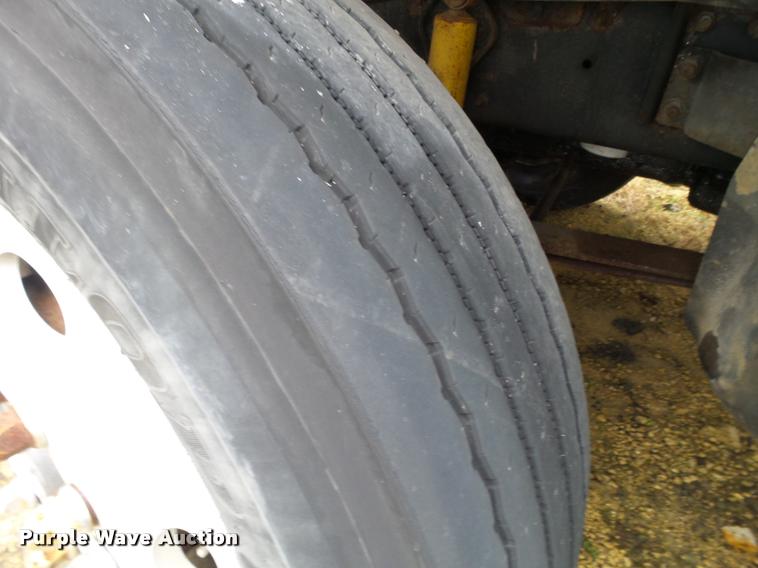 image for item DA7253 1997 Ford AT9513 Aeromax 113 semi truck