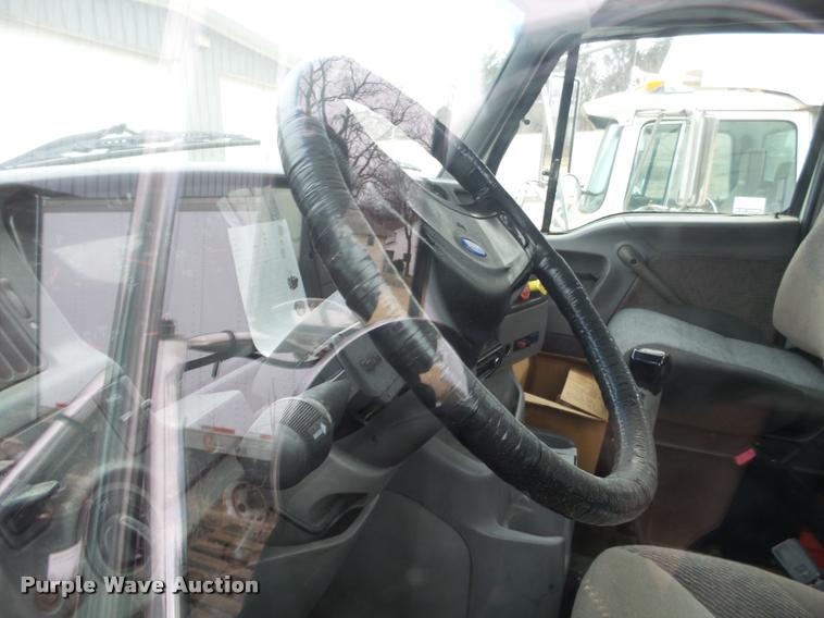 image for item DA7253 1997 Ford AT9513 Aeromax 113 semi truck