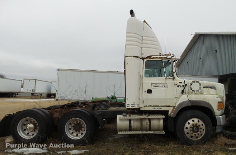 image for item DA7254 1995 Ford LTA9000 Aero Max 106 semi truck