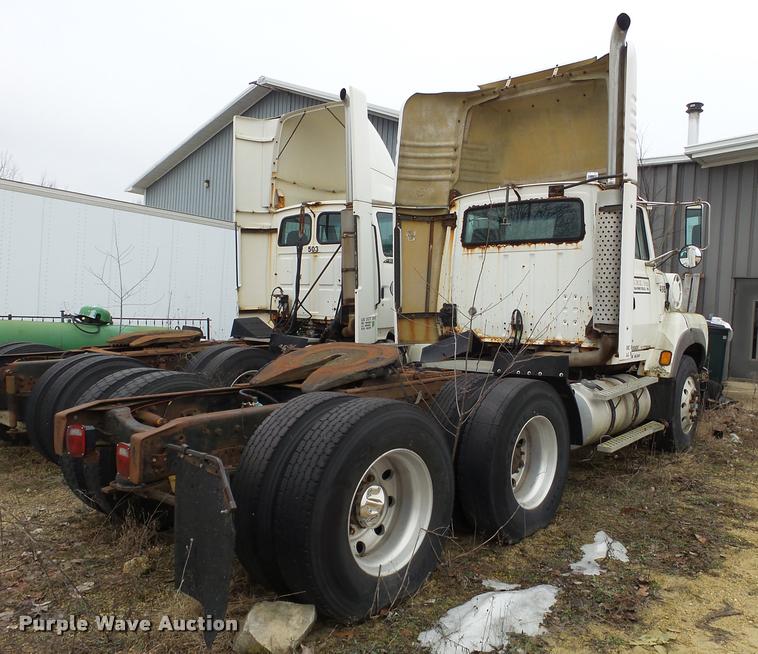 image for item DA7254 1995 Ford LTA9000 Aero Max 106 semi truck