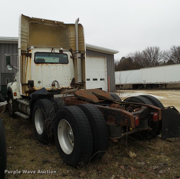 image for item DA7254 1995 Ford LTA9000 Aero Max 106 semi truck