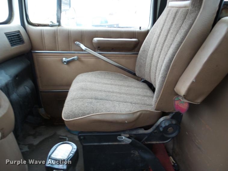 image for item DA7254 1995 Ford LTA9000 Aero Max 106 semi truck