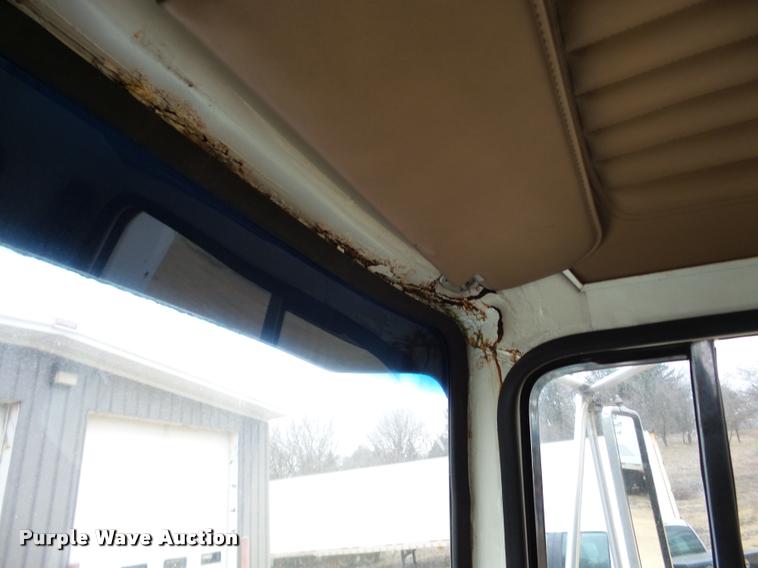 image for item DA7254 1995 Ford LTA9000 Aero Max 106 semi truck