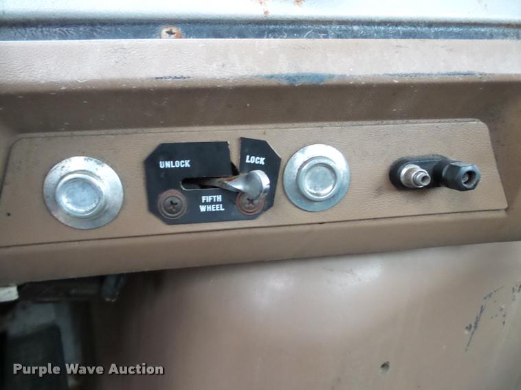 image for item DA7254 1995 Ford LTA9000 Aero Max 106 semi truck