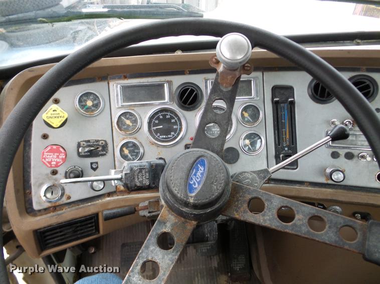 image for item DA7254 1995 Ford LTA9000 Aero Max 106 semi truck