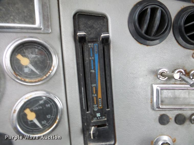 image for item DA7254 1995 Ford LTA9000 Aero Max 106 semi truck