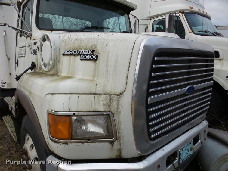 image for item DA7254 1995 Ford LTA9000 Aero Max 106 semi truck