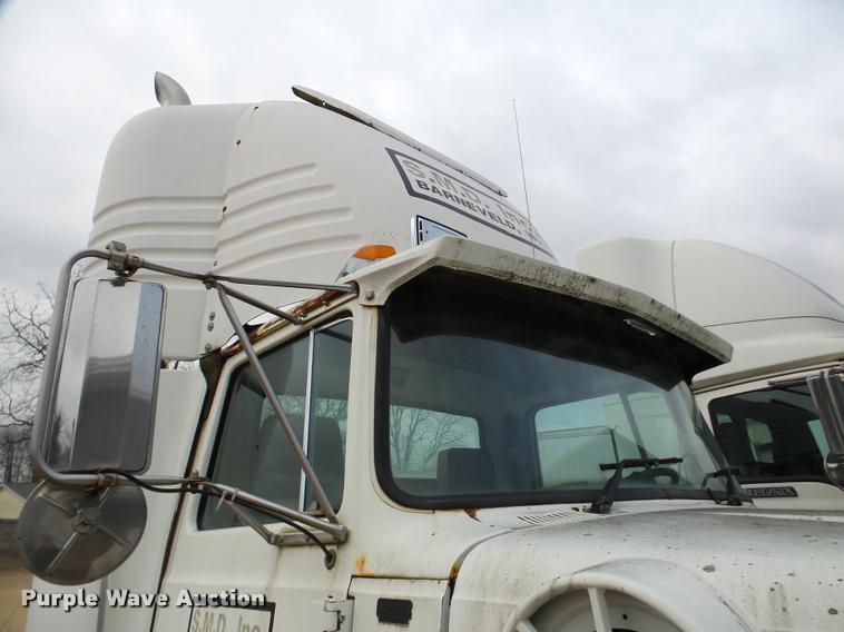 image for item DA7254 1995 Ford LTA9000 Aero Max 106 semi truck