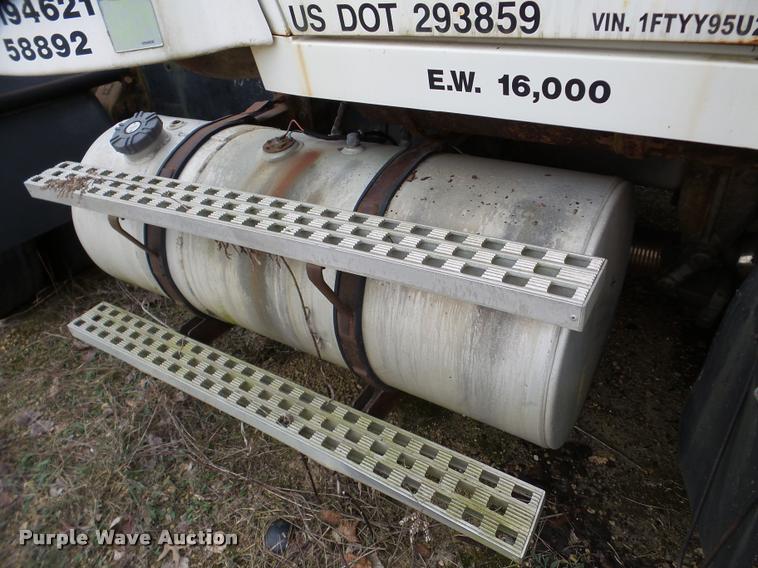 image for item DA7254 1995 Ford LTA9000 Aero Max 106 semi truck