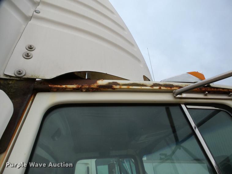 image for item DA7254 1995 Ford LTA9000 Aero Max 106 semi truck