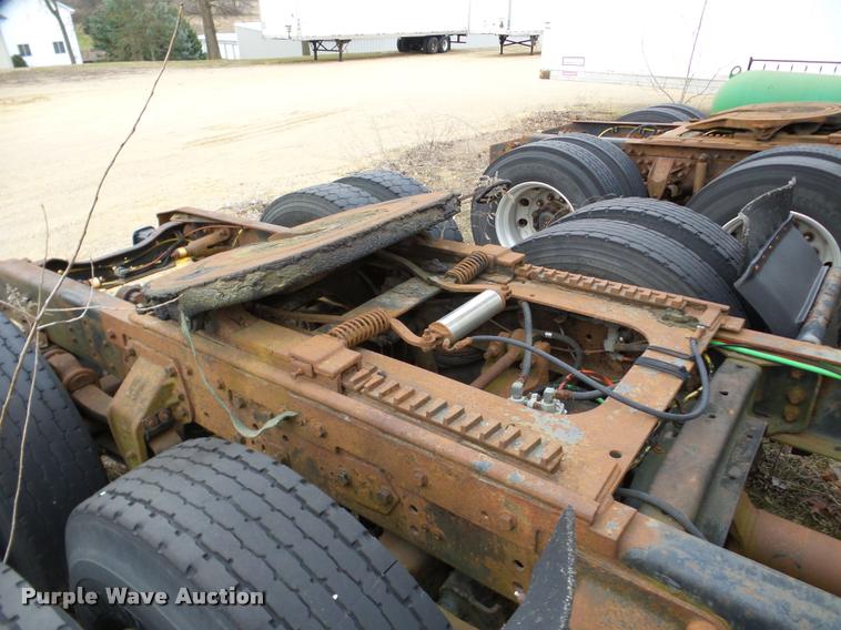 image for item DA7254 1995 Ford LTA9000 Aero Max 106 semi truck