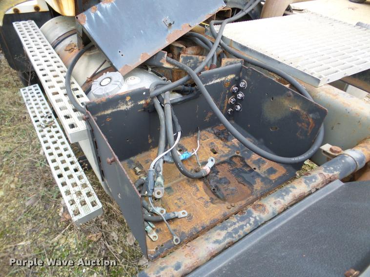 image for item DA7254 1995 Ford LTA9000 Aero Max 106 semi truck