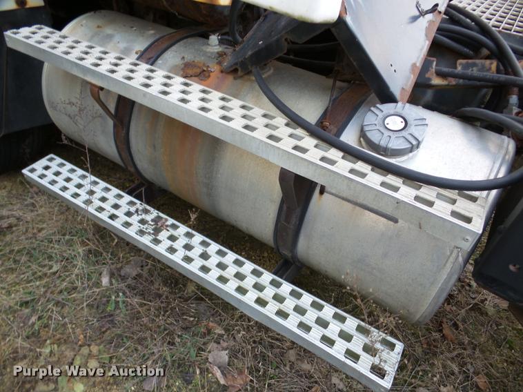 image for item DA7254 1995 Ford LTA9000 Aero Max 106 semi truck