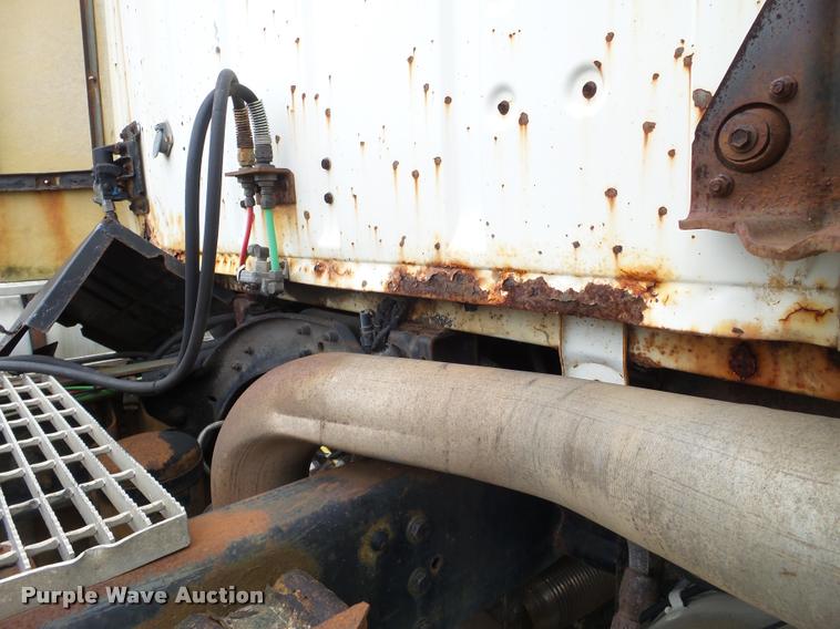 image for item DA7254 1995 Ford LTA9000 Aero Max 106 semi truck