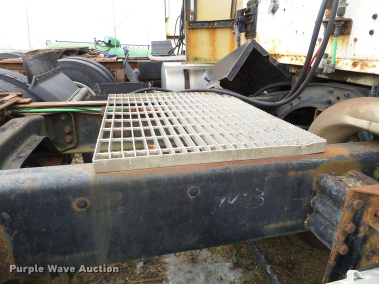 image for item DA7254 1995 Ford LTA9000 Aero Max 106 semi truck