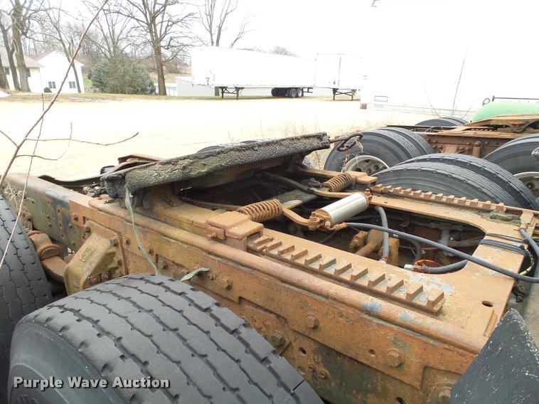 image for item DA7254 1995 Ford LTA9000 Aero Max 106 semi truck