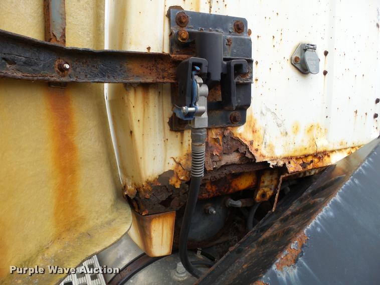 image for item DA7254 1995 Ford LTA9000 Aero Max 106 semi truck