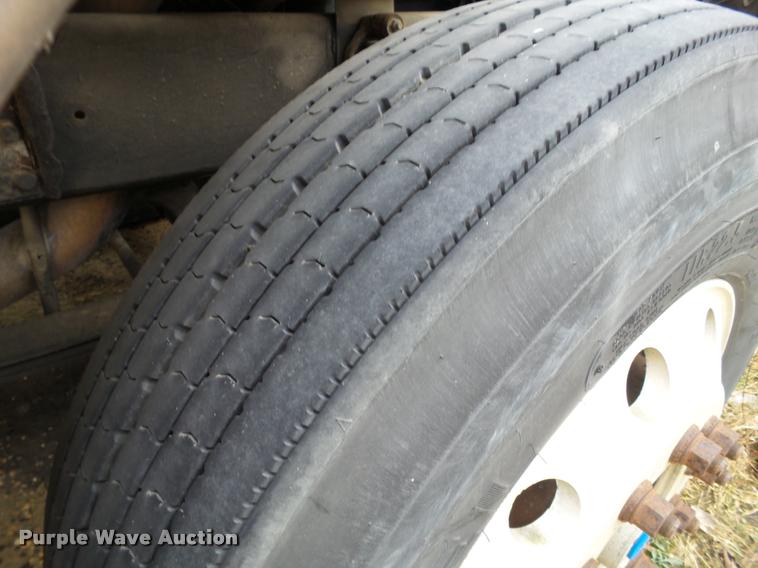 image for item DA7254 1995 Ford LTA9000 Aero Max 106 semi truck