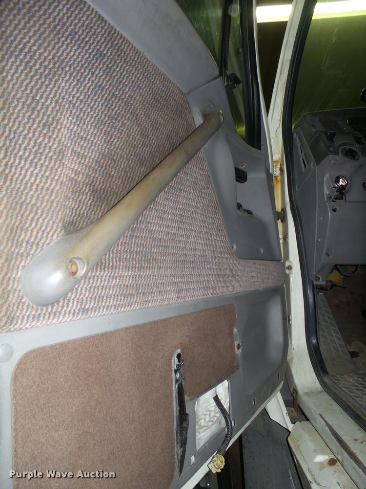 image for item DA7256 1997 Ford AT9513 Aeromax 113 semi truck