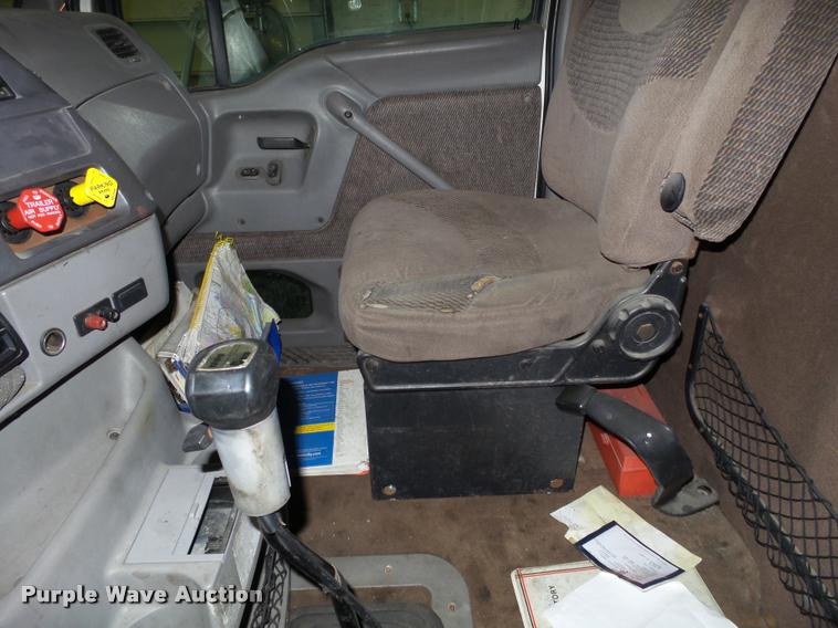 image for item DA7256 1997 Ford AT9513 Aeromax 113 semi truck