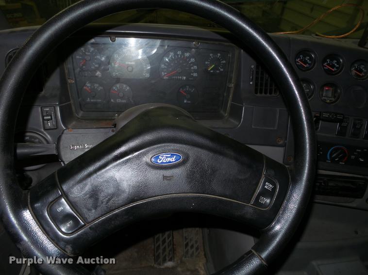 image for item DA7256 1997 Ford AT9513 Aeromax 113 semi truck