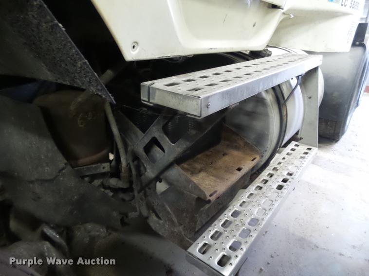 image for item DA7256 1997 Ford AT9513 Aeromax 113 semi truck