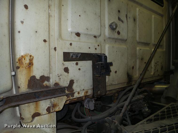 image for item DA7256 1997 Ford AT9513 Aeromax 113 semi truck