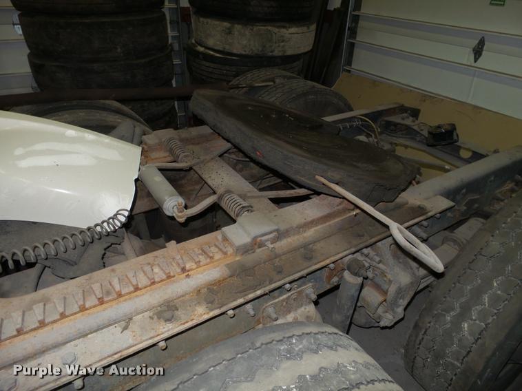 image for item DA7256 1997 Ford AT9513 Aeromax 113 semi truck