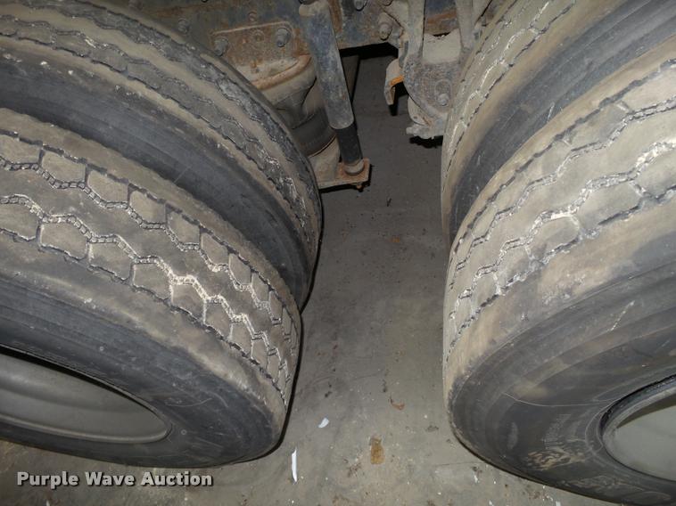 image for item DA7256 1997 Ford AT9513 Aeromax 113 semi truck