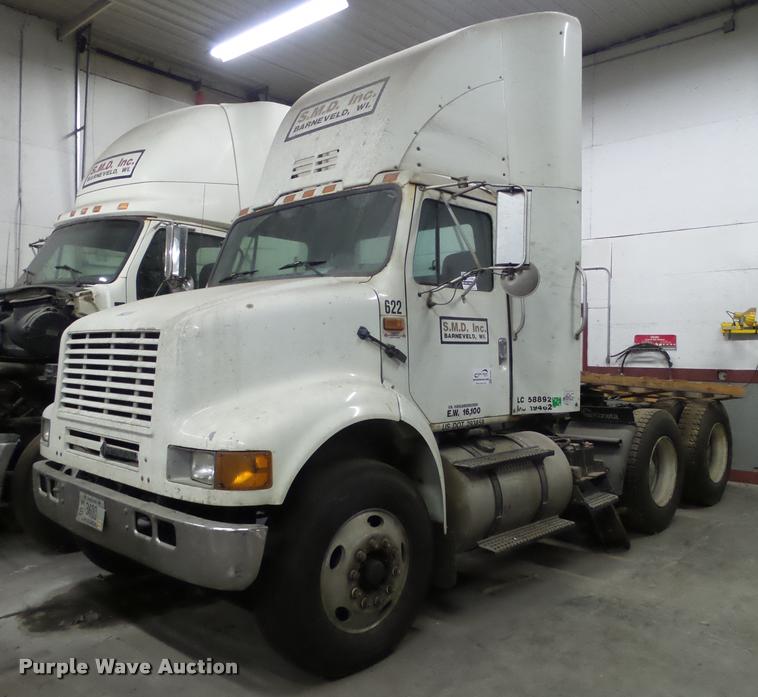 image for item DA7257 1995 International 8100 semi truck