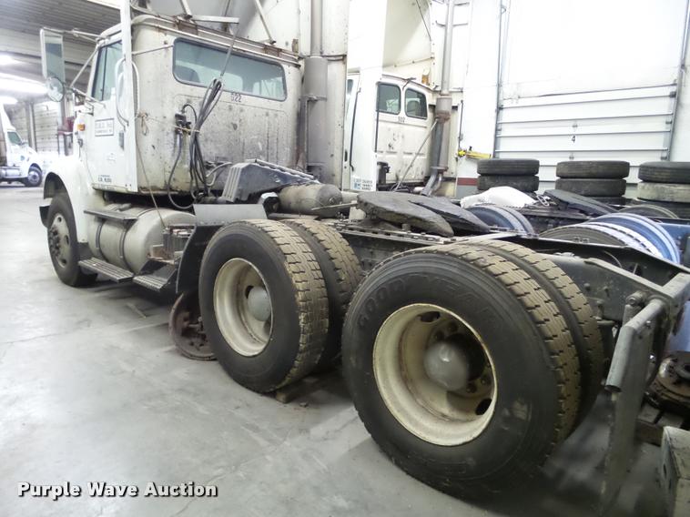 image for item DA7257 1995 International 8100 semi truck