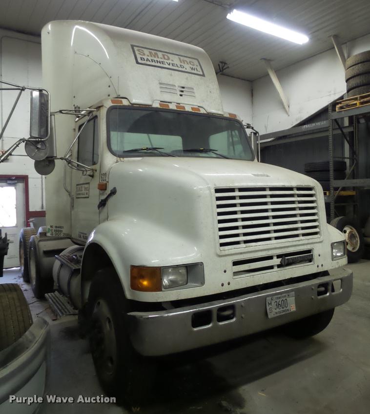 image for item DA7257 1995 International 8100 semi truck