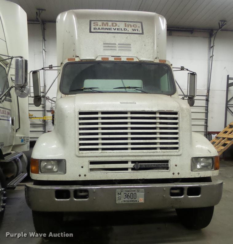 image for item DA7257 1995 International 8100 semi truck