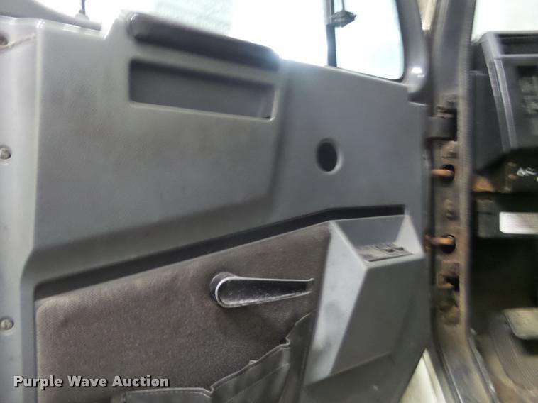 image for item DA7257 1995 International 8100 semi truck