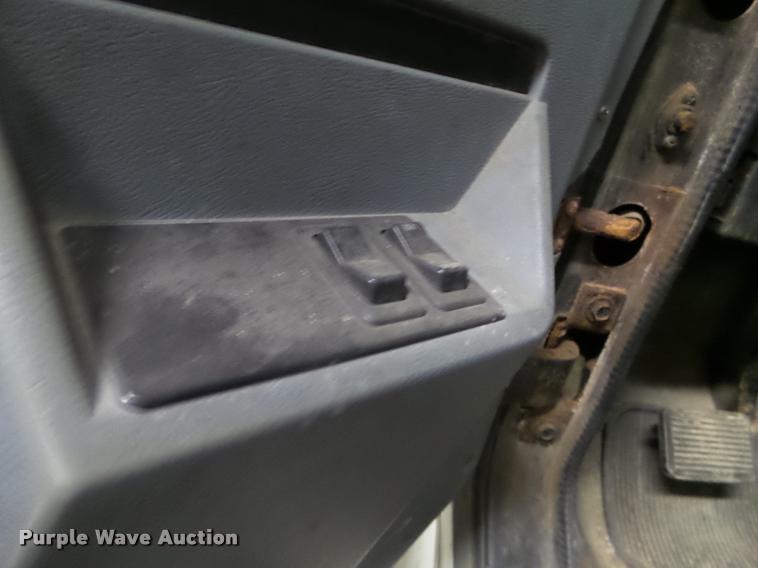 image for item DA7257 1995 International 8100 semi truck