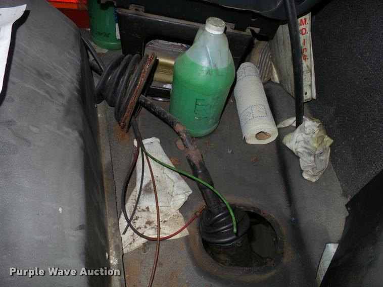 image for item DA7257 1995 International 8100 semi truck