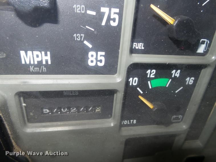 image for item DA7257 1995 International 8100 semi truck