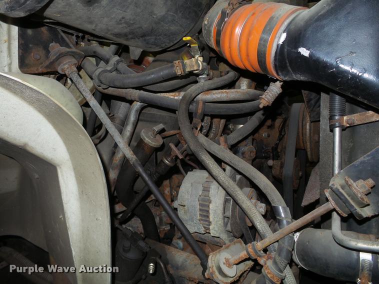 image for item DA7257 1995 International 8100 semi truck